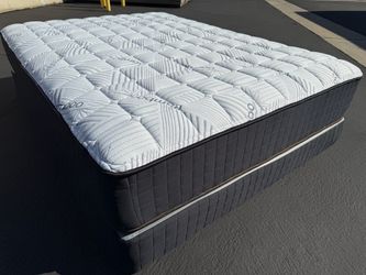 Queen Royal Bamboo Supreme Mattress and Boxspring!