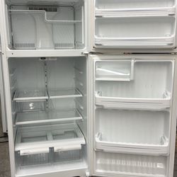 Ge Top Freezer  Refrigerator In White