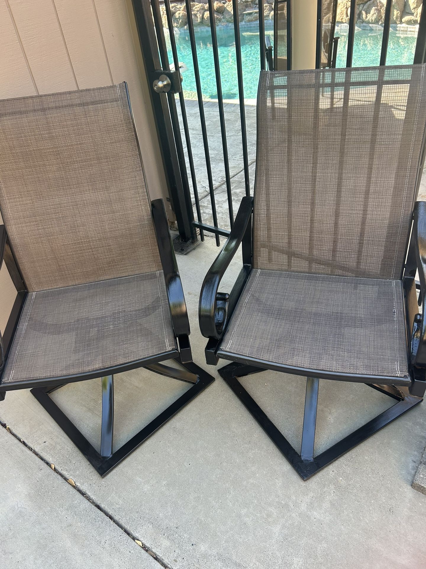OUTDOOR PATIO SWIVEL CHAIRS