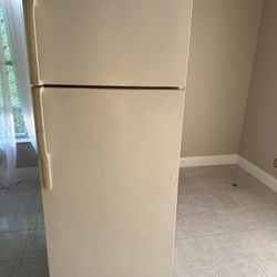 30” GE White Refrigerator with Ice Maker