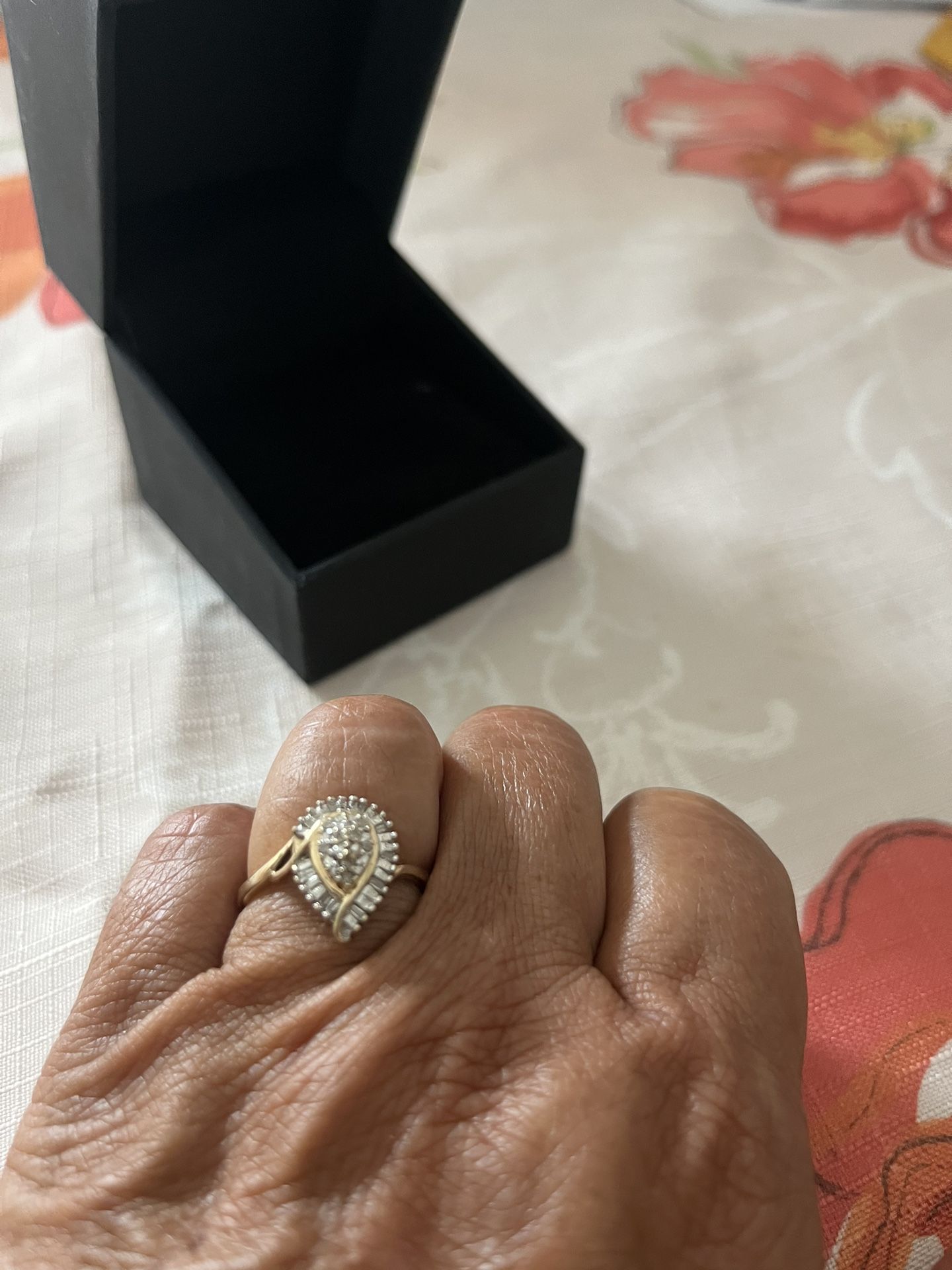 $350 SALE 💍💍. KAY’S BRAND NEW NATURAL (NOT LAB GROWN) GENUINE DIAMOND RING. 💍💍. 10KT YELLOW GOLD. SIZE 7 (CAN BE SIZED). 1.0 CARAT TOTAL WEIGHT.