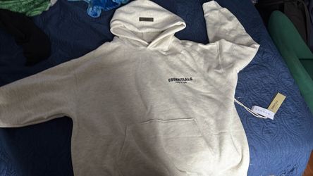Fear of God Essentials Pullover Hoodie size xl brand new didnt fit so im trying to sell it