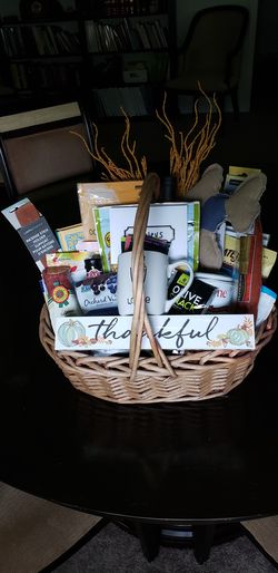 Custom Charcuterie Gift Baskets