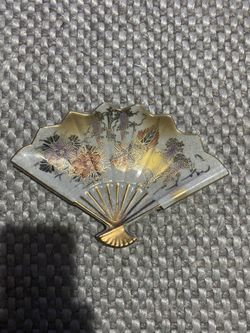 Decorative vintage collectible plates
