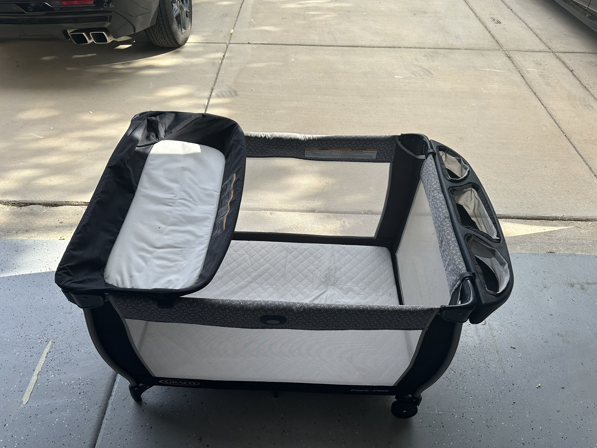 Portable Graco Pack N Play (Read Description)