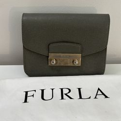 *AUTHENTIC! Furla Metropolis Crossbody Bags (LEATHER)