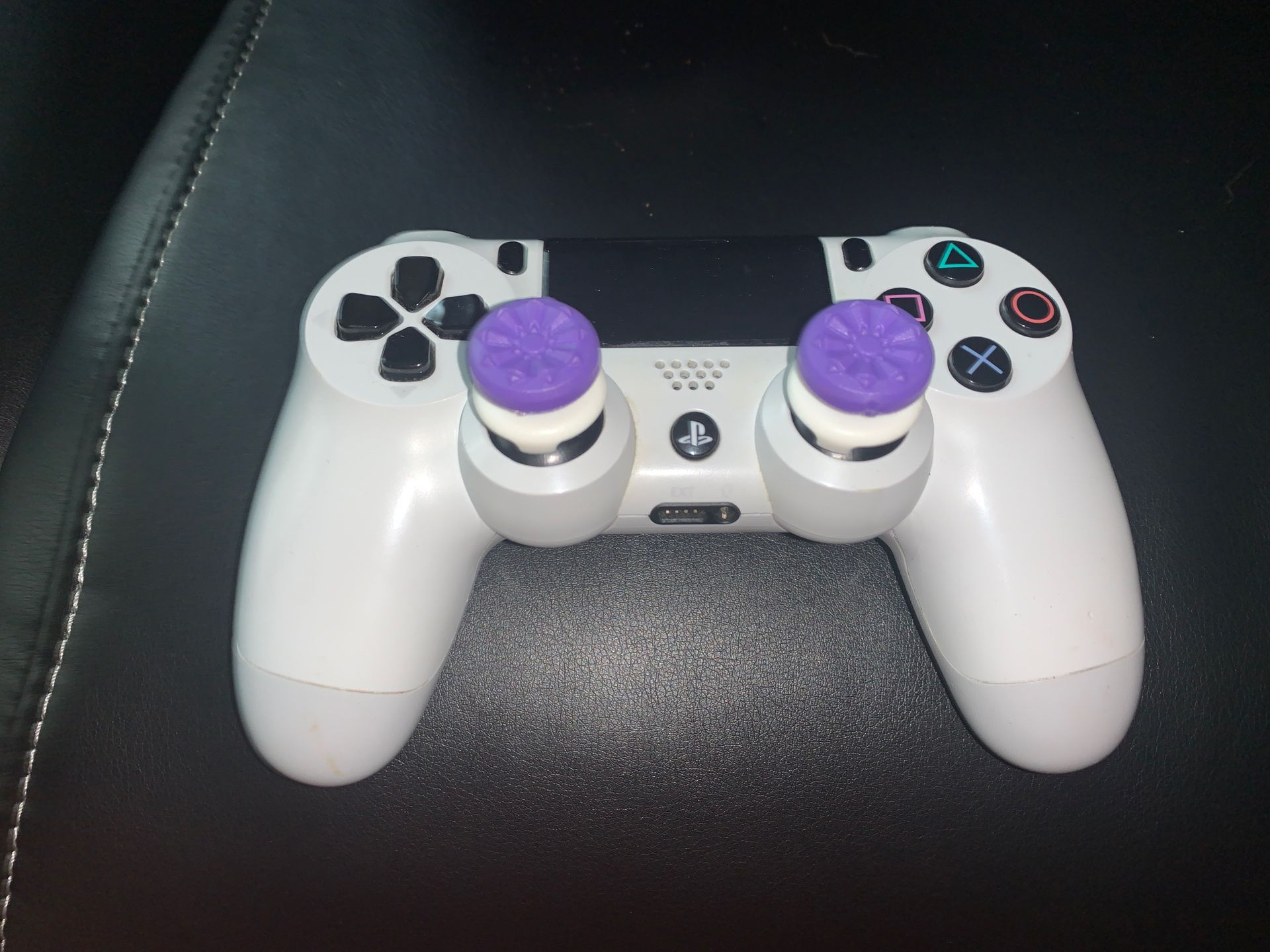 PS4 controller