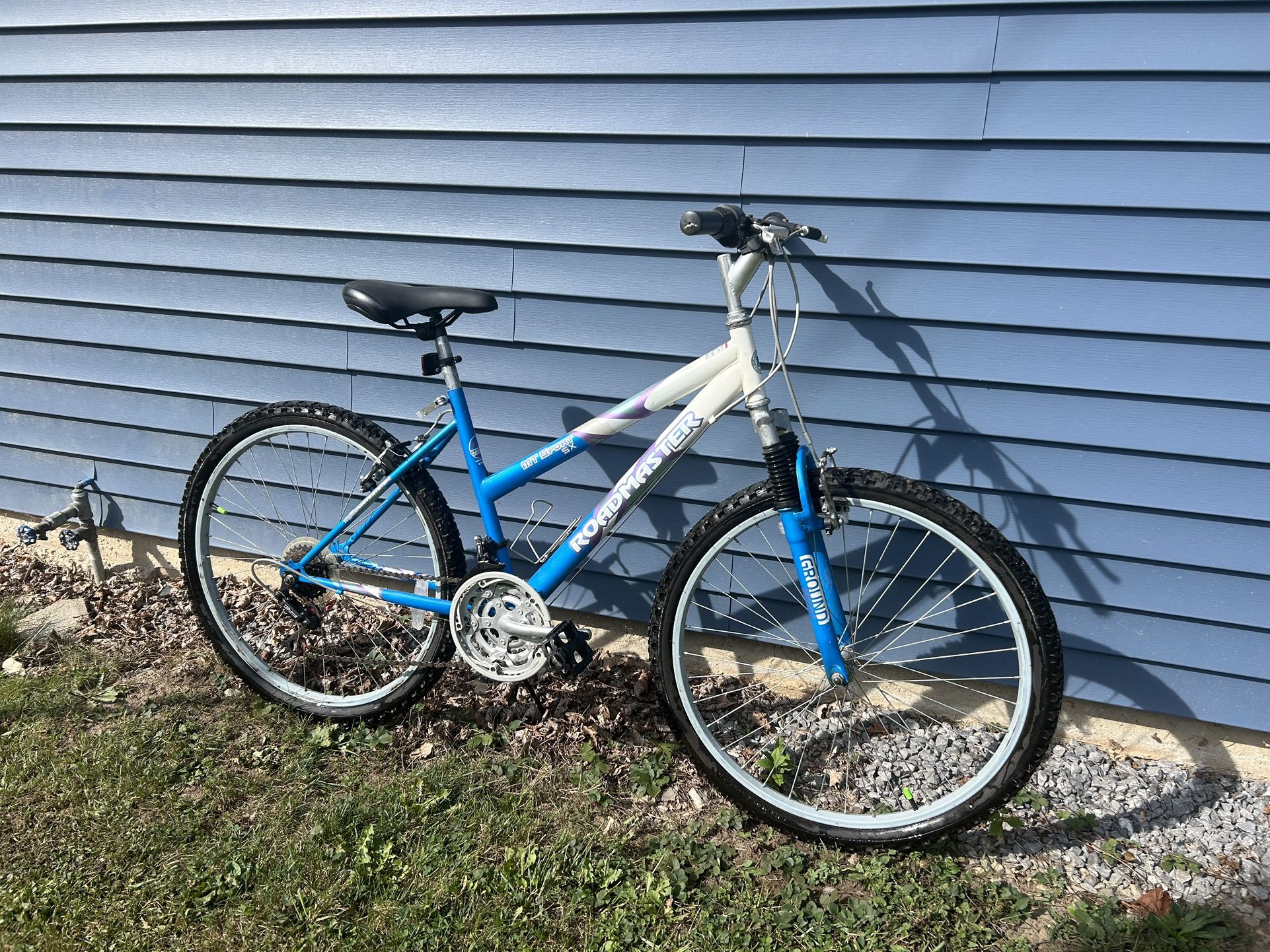Womens Mountain Bicycle 26” Wheels 18 Spd Front Shocks Ready To Ride