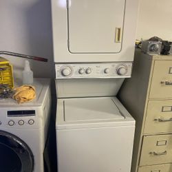 Stacked Washer And Dryer Brand Whirlpool Heavy Duty Everything Works Great With A 3 Months Warranty 