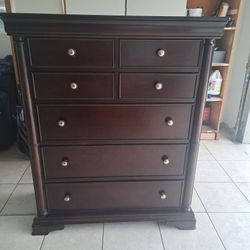 brown heavy Duty dresser 