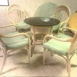 Great Condition Beautiful Rattan 6-piece Dining Set Indoors/Outdoors