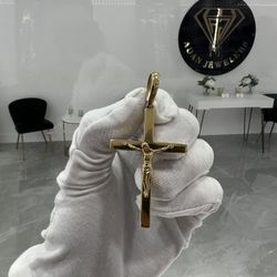 14kt Gold Cross Pendant 