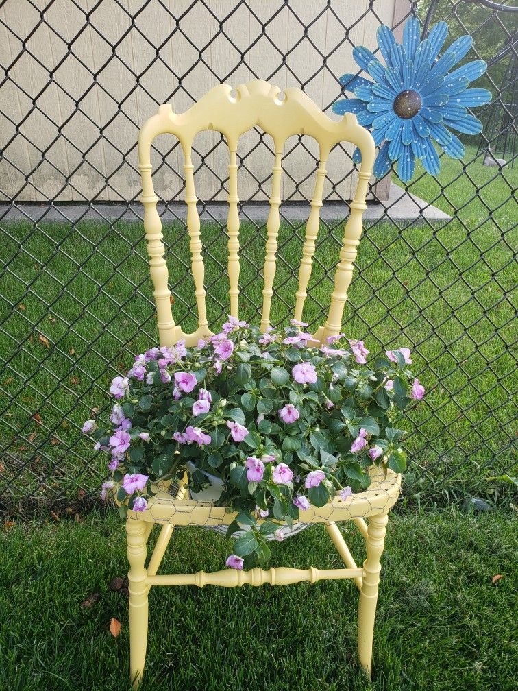 NEW-- Beautiful Chair Planter