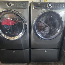 Electrolux washer and electric dryer with pedestals