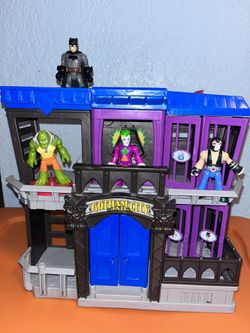 Arkham Asylum With Joker And Figures (1 Of 2)