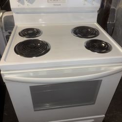 Frigidaire Stove On Good Working Condition 