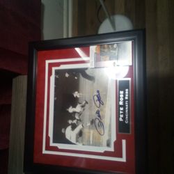 Pete Rose Signed And Autographed Photo. With  Jsa.