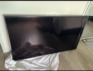 LG Smart Tv 48" comes with wall mount