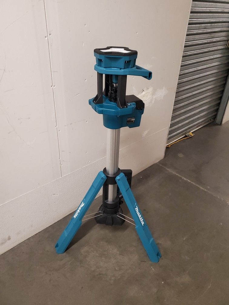 Makita 18V LXT Lithium Ion Cordless Tower Work Light Light Only