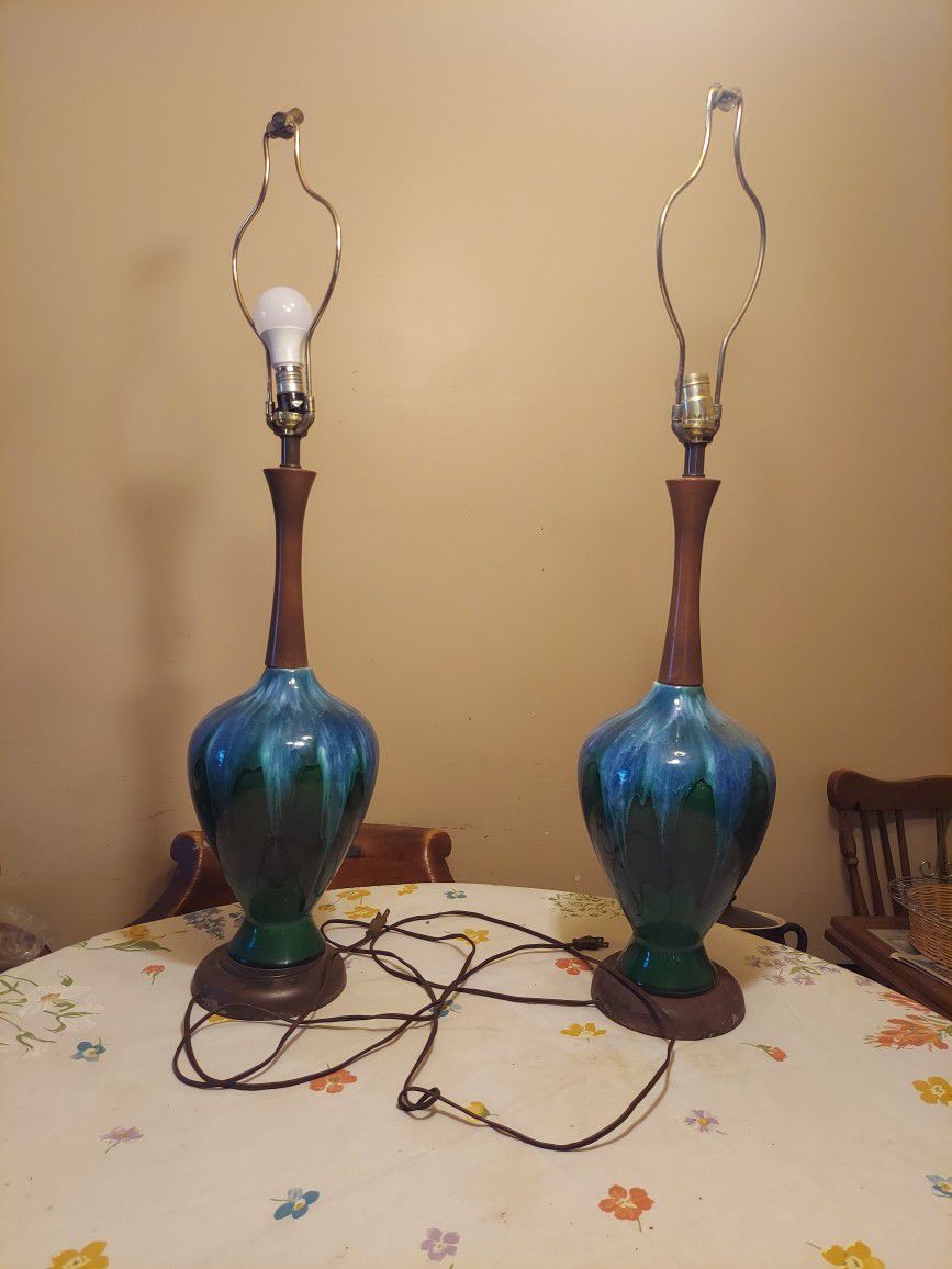 2 Mid-century Moodern Lamps , 22 Inches