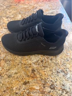 Non-slip Sketchers size 9 women’s