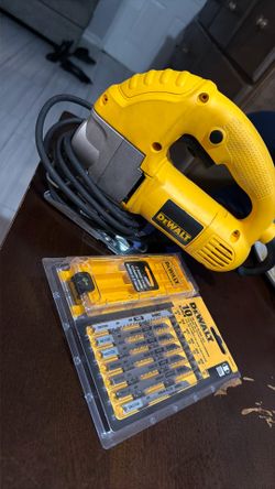 5.5 Amp Corded Variable Speed Jig Saw Kit with Bag