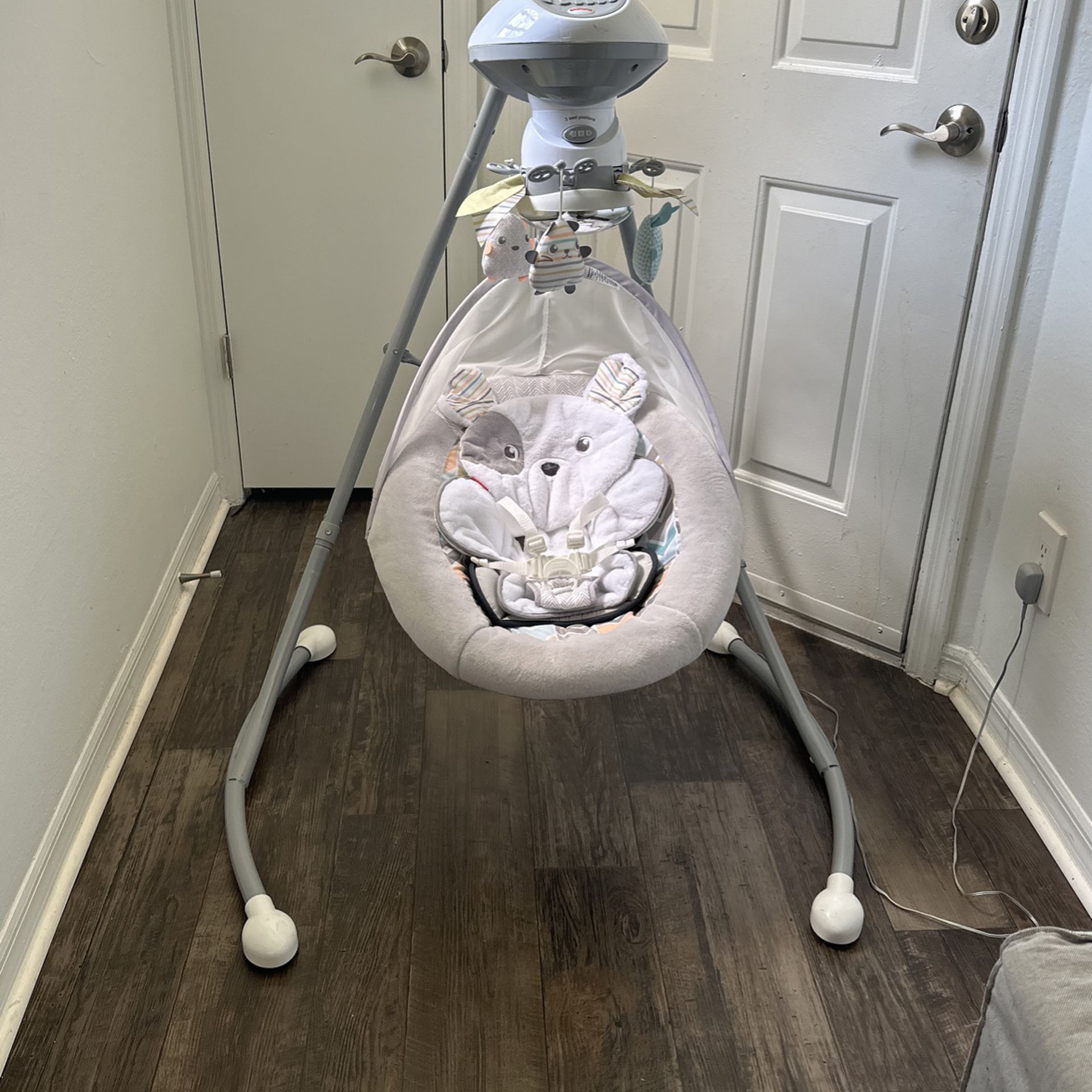 Fisher-Price Snow Leopard Baby Swing, Dual-Motion Newborn Seat with Music, Sounds, and Motorized Mobile