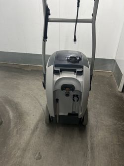 Commercial Carpet Extractor - Advance ES400 XLP