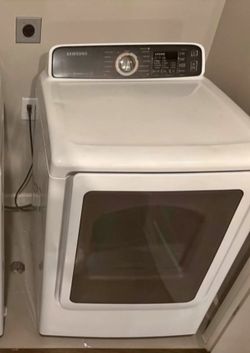 Gas dryer works great XL Capacity with steam wrinkle