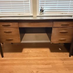 Authentic Mid-Century Modern Broyhill “Emphasis” Executive Desk – 6 Drawer – 1960s