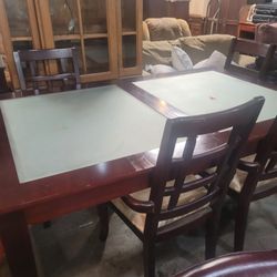 Dinning Room Table/w Six Chairs 