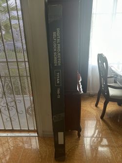 Titan TNS-72 Projection Screen