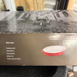 roasting dish and cake stand 