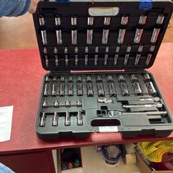 Quinn 3/8” In. Drive SAE And METRIC MASTER SOCKET SET 72 Pc