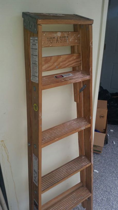Wooden 5ft ladder