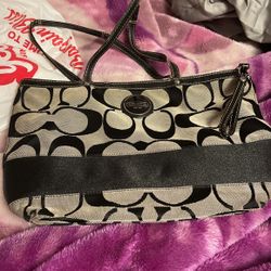 Women Hand And Shoulder Bag Coach Brand Great Condition 