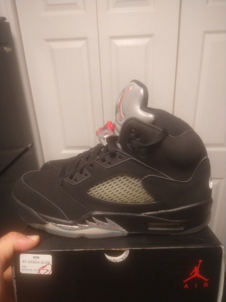 $260 Local pickup size 10. only. 2016 Air Jordan 5 Black Metallic OG With Original Box . Worn 3 Times Price Is Firm No Trades Footlocker Receipt
