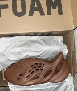 *SOLD* Clay Red Yeezy Foam RNR