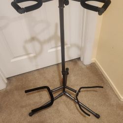 Guitar stand.
Proline HT1053.
Firm on price.
With easy locking yoke mechanism for instruments safely.
6105 s. Fort Apache Rd,89148.
