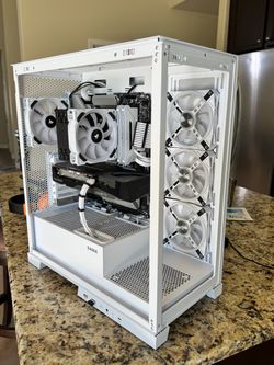 White Custom Gaming Pc (READ DESCRIPTION)