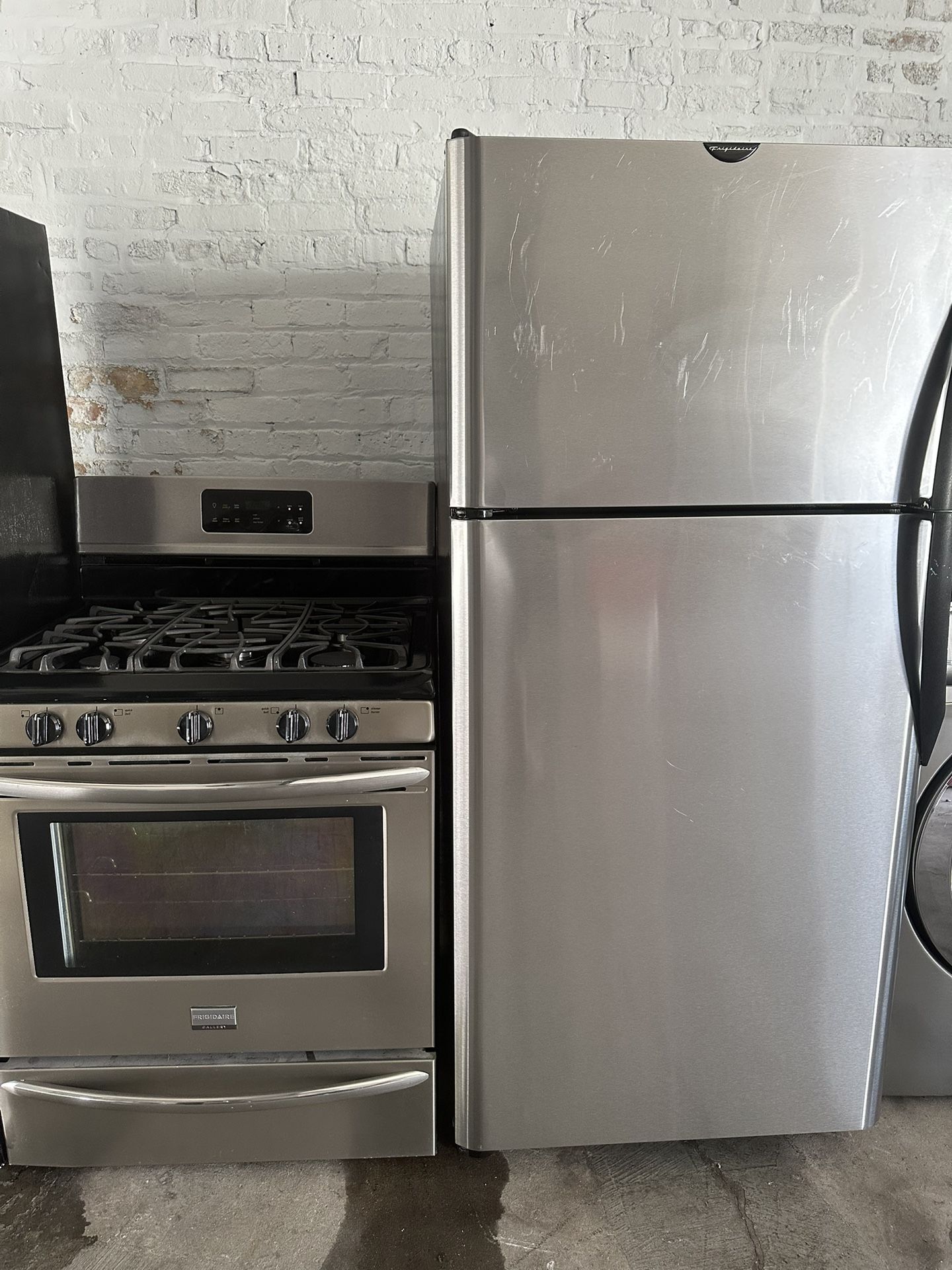 Frigidaire top freezer refrigerator &. Frigidaire 5 burner gas stove set stainless steel 