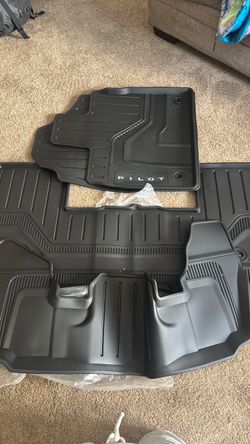 Honda Pilot floor covers 2025