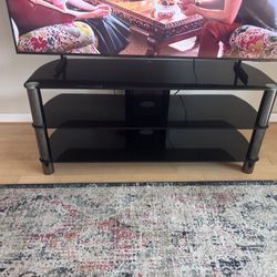42” TV, Temper Glass TV Stand & Extra Large Rug