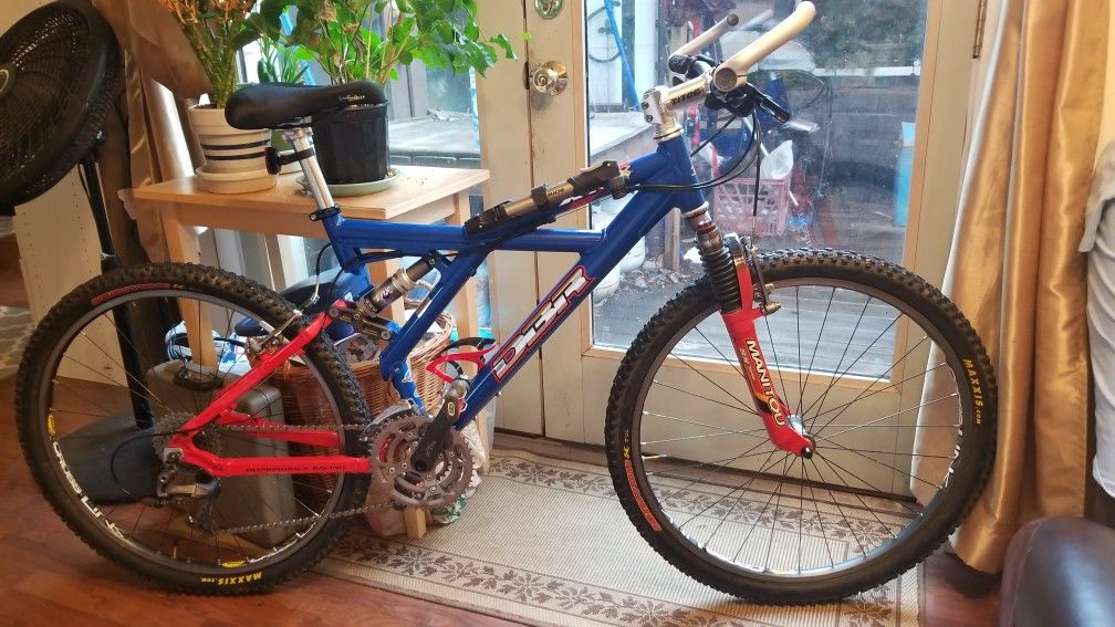 Diamondback XR8 full suspension downhill mountain bike