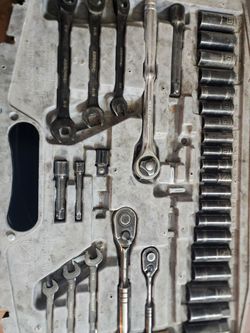 Husky Socket + Ratchet Set
