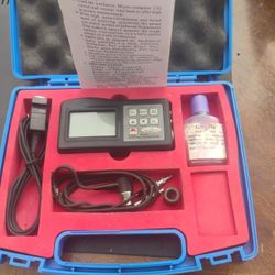 Digital Thickness Gauge W/Case And Accesories