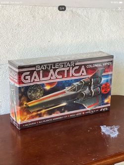 2013 Moebius Models 35th Anniversary BattleStar Galactica Colonial Viper 1:32 Scale Model - Bonus Ralph McQuarre Art Print  Part Number 940