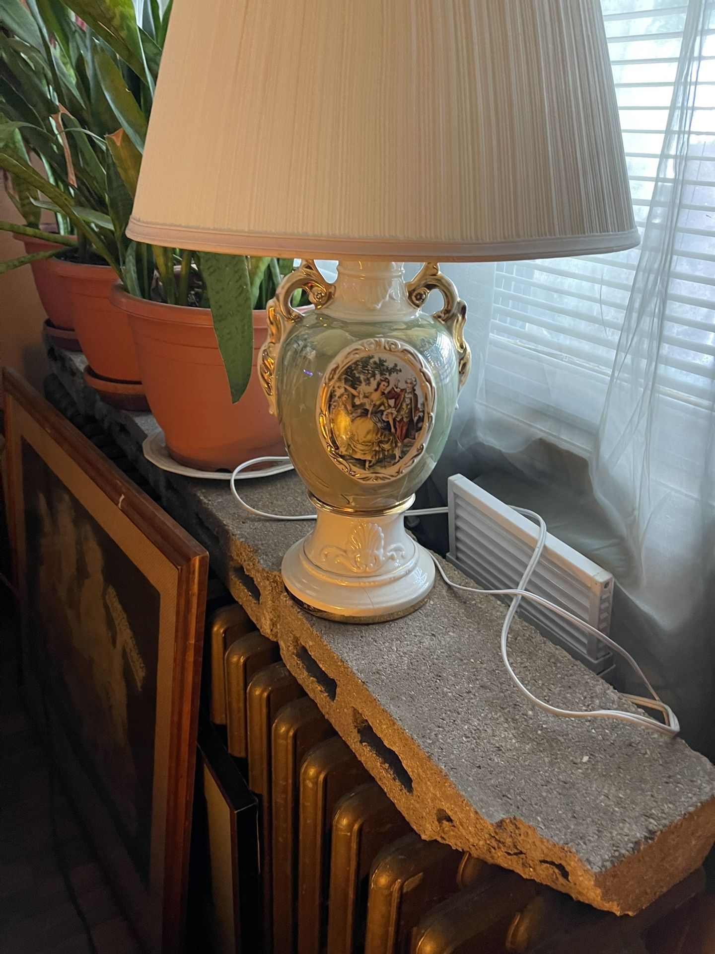 Vintage French provencial Lamp