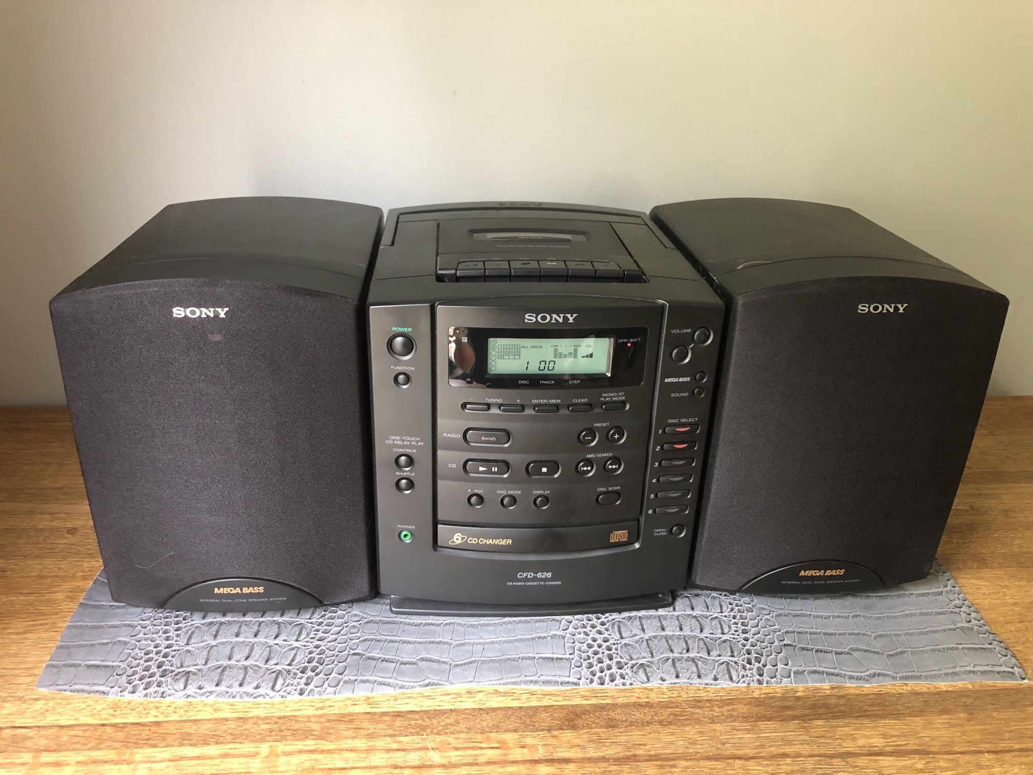 Sony CFD-626 Radio 6 CD Changer Boombox Vintage