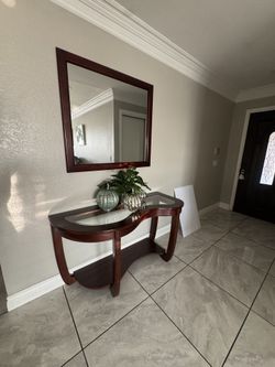 Living Room Table Set Of 4 With Mirror And Wall Decor